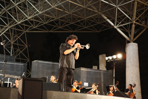 In this undated photo, trumpeter Andrea Giuffredi  performs with Taipei Symphony Orchestra at Daan Forest Park in Taipei. (Photo courtesy of Taipei Symphony Orchestra) 